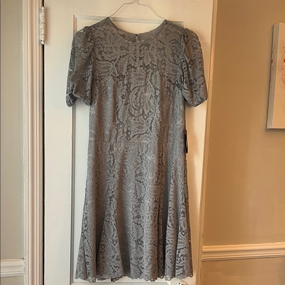 Vince Camuto Dresses & Skirts - Vince Camuto Gray Lace Midi Dress with Puff Sleeves